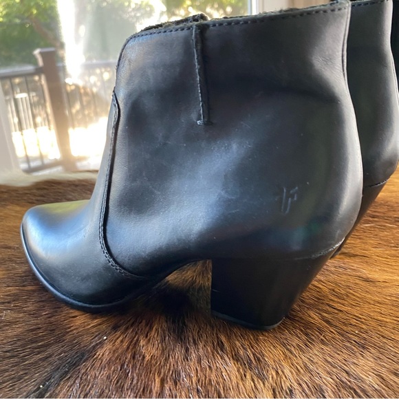 Frye Black Leather Western Ankle Booties SZ 6 - Picture 4 of 11